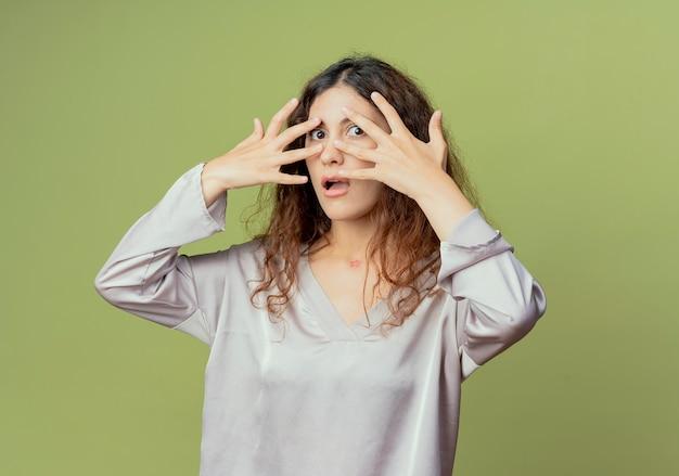 Глаза взрослого человека: почему возникают слезы без видимых причин?
