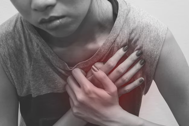 Стенокардия - симптомы и проявления: боли в груди, одышка, слабость
